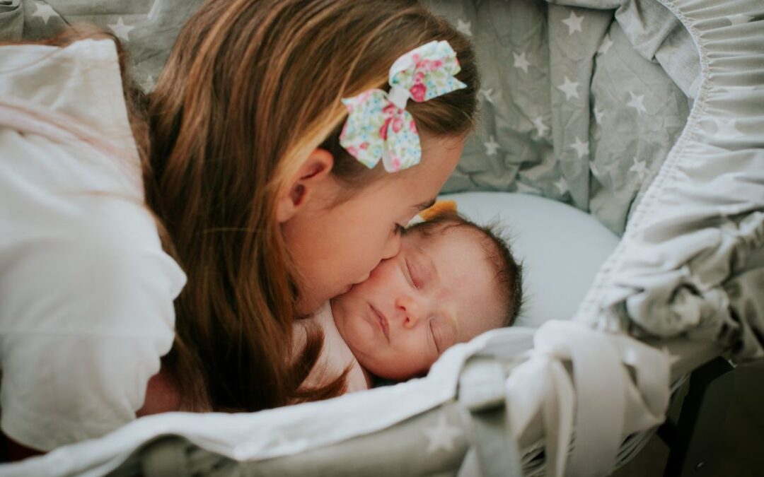 Capturing Summer’s Warm Embrace: A Photoshoot with Newborn Teagan and 8-year-old Ashley